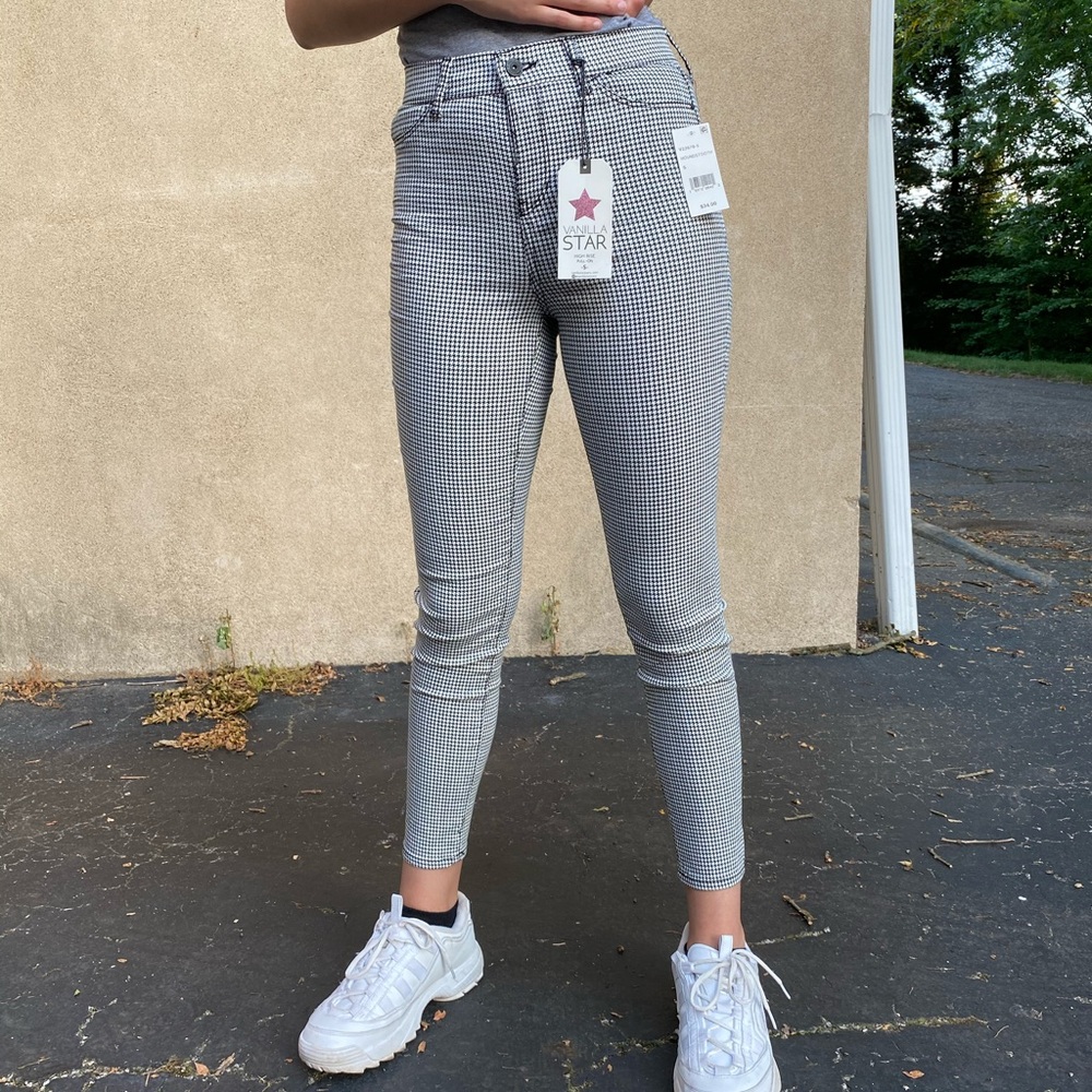 NWT Vanilla Star High Rise pull on jeans